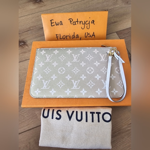 Louis Vuitton Handbags - Louis Vuitton Neverfull pouch spring by the city sunset khaki kaki